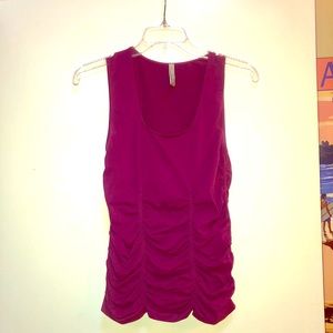 Rushed, fitted (Lycra) sleeveless top